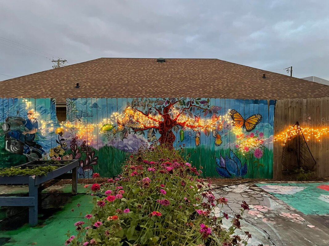 Murals, whimsical animals, and metal art are interspersed throughout the  community garden at Ruth's Roots in Bay Saint Louis, Mississippi Stock  Photo - Alamy